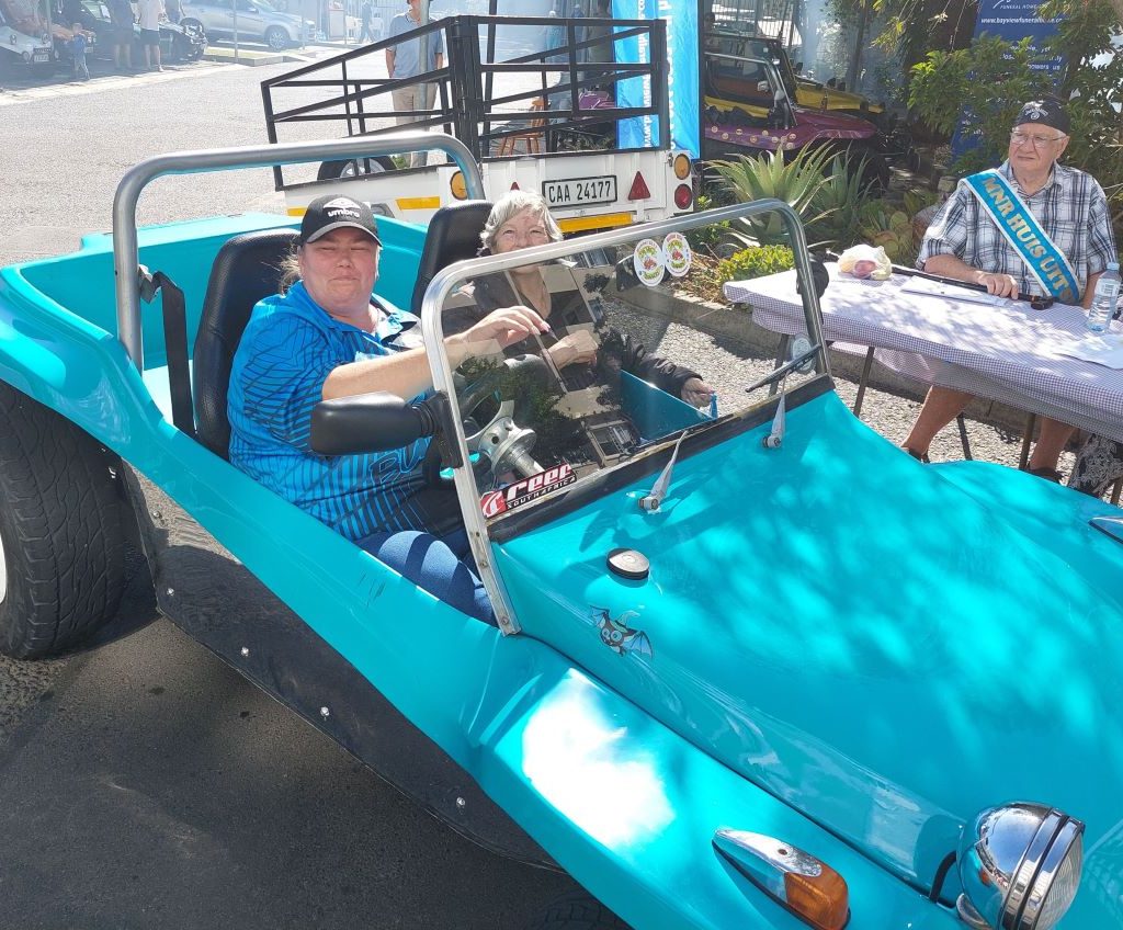 Merinda driving another happy senior resident in her VW beach buggy at the Huis Uitsig charity event.