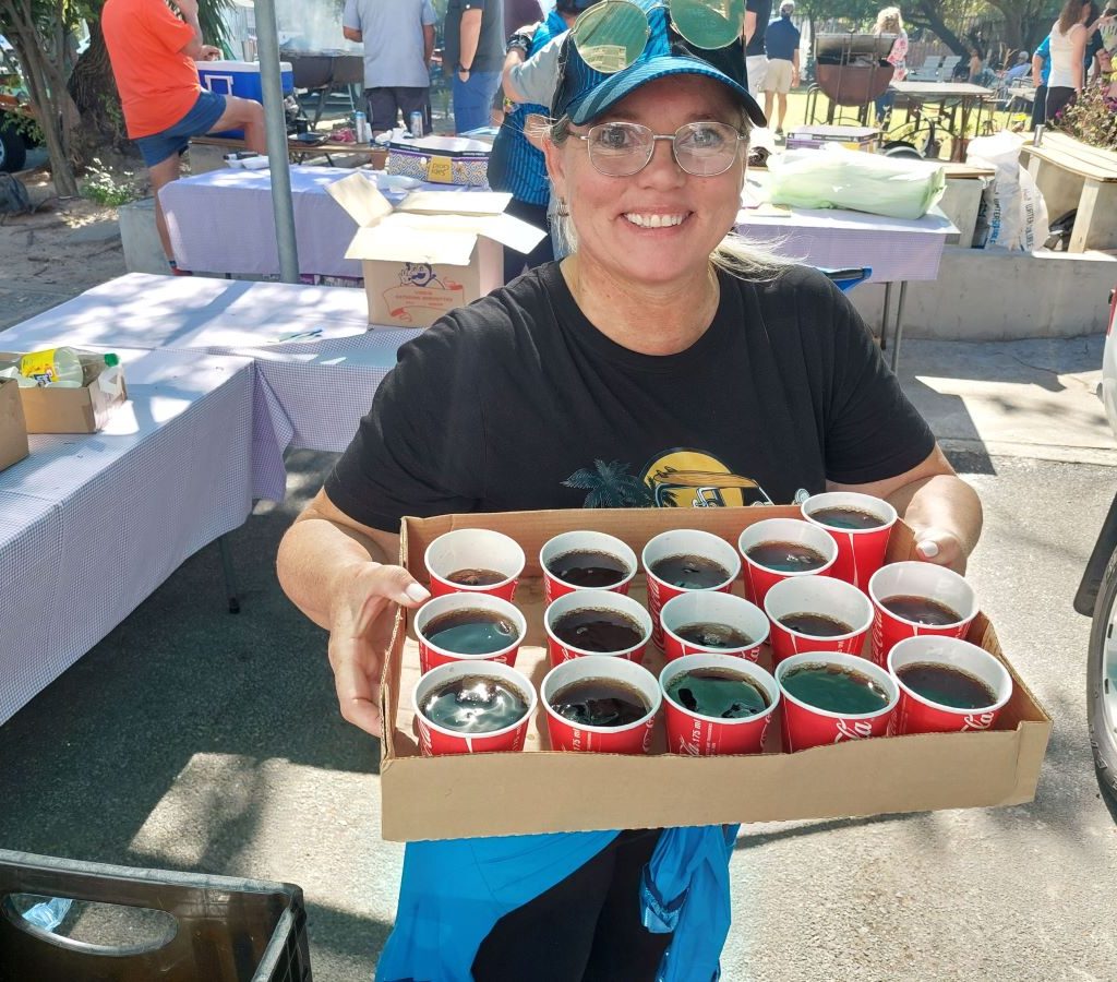 Michelle from The Wild Buggers Beach Buggy Club serving drinks to senior residents and members at Huis Uitsig.
