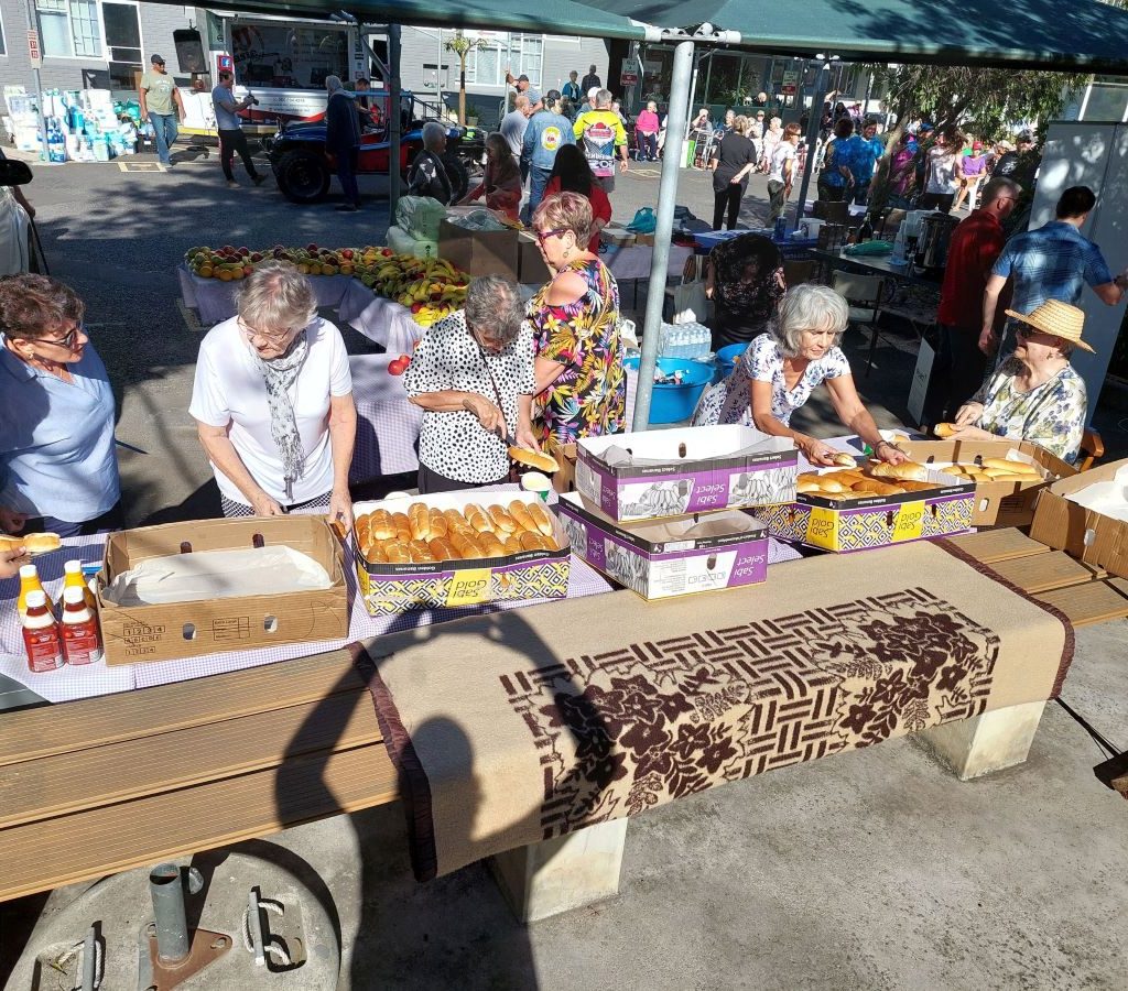 Seniors at Huis Uitsig assisting Wild Buggers Beach Buggy Club members with food preparation during the charity visit.