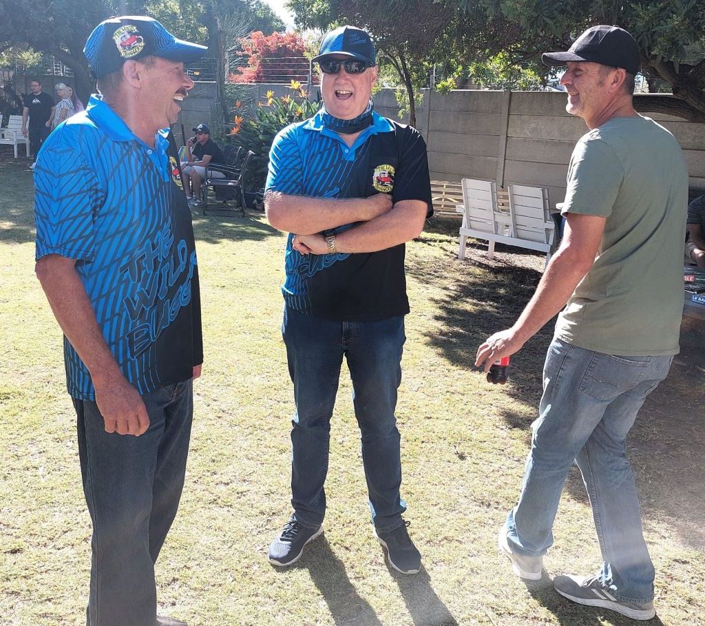 Wild Buggers member Jessie Huggett and resident Rhoodie sharing a laugh during the Huis Uitsig charity event.