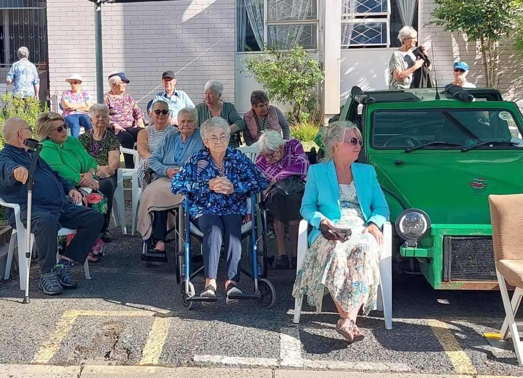 Seniors at Huis Uitsig retirement home sitting in the shade watching the Wild Buggers Beach Buggy Club charity event.