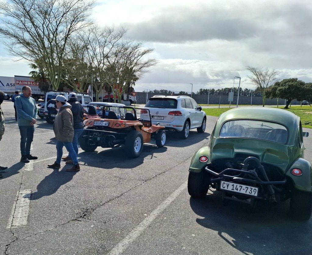Wild Buggers Beach Buggy Club members chatting at Engin 1 Stop during the Paarl Run.