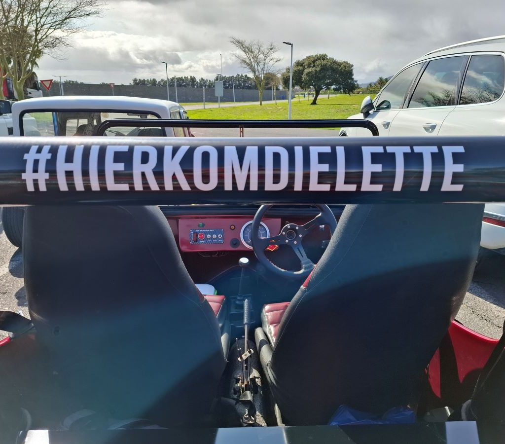 Hilarious custom sticker on Solandra's beach buggy roll bar during the Wild Buggers Paarl Run.