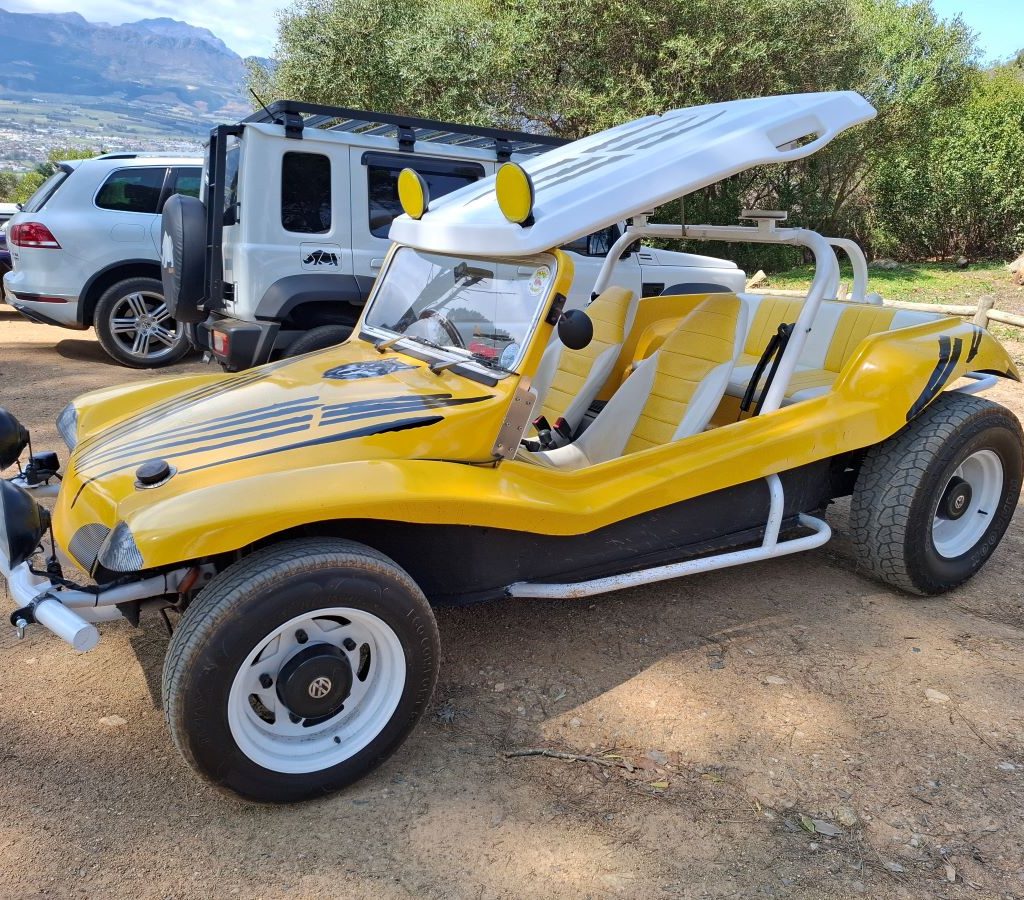 Chris Zara’s yellow Salamander beach buggy on the Paarl Run.