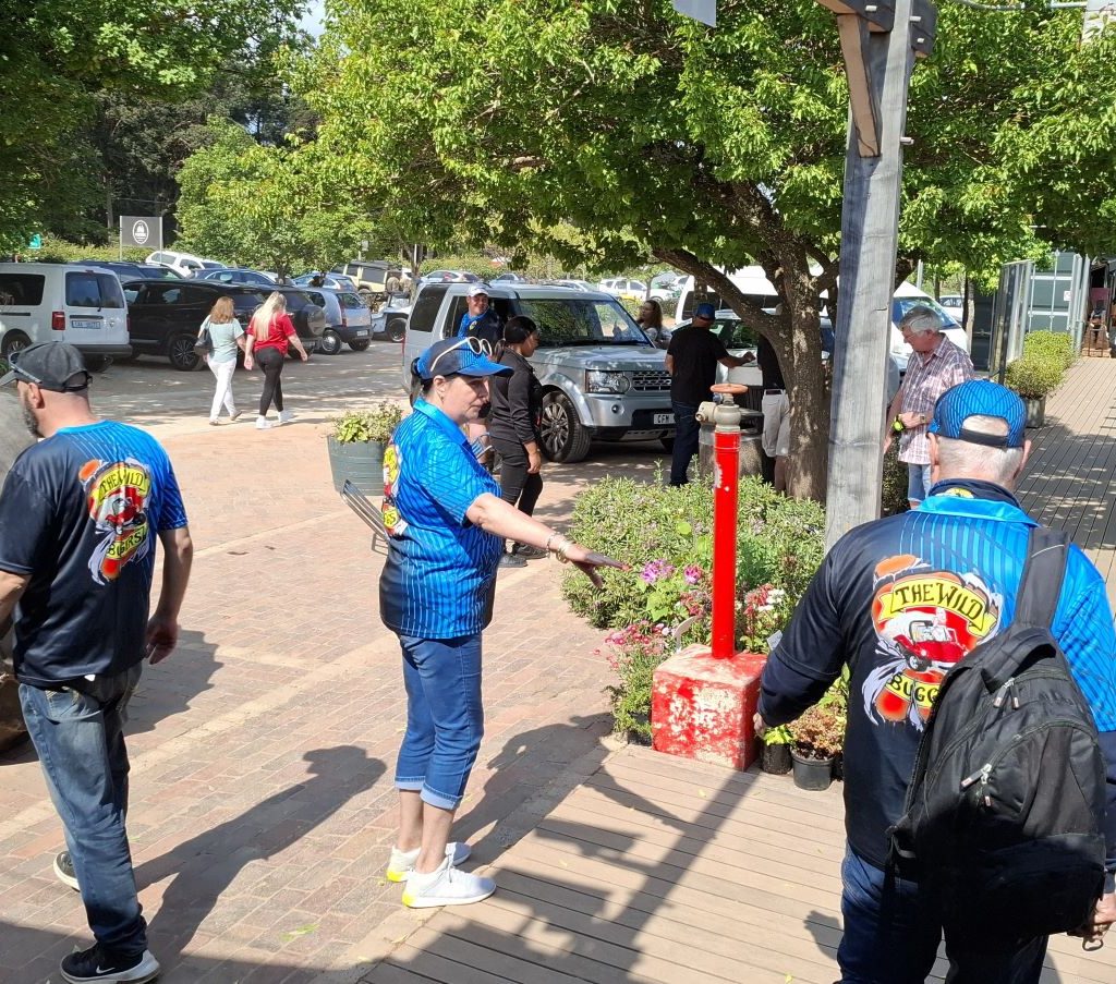 Theo and Elna walking to their beach buggy as they get ready to head home after the Wild Buggers Winelands Breakfast Run.