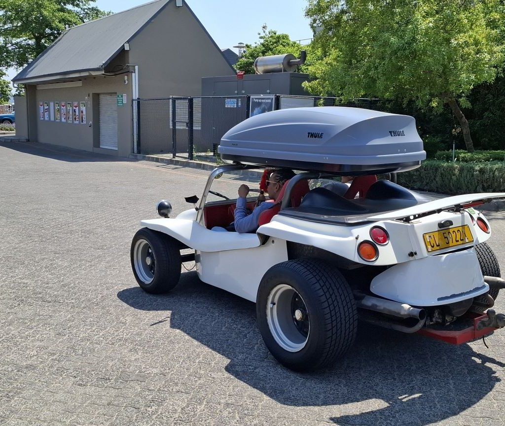 Nolan’s beach buggy with roof carrier getting ready to depart during the Winelands Breakfast Run.