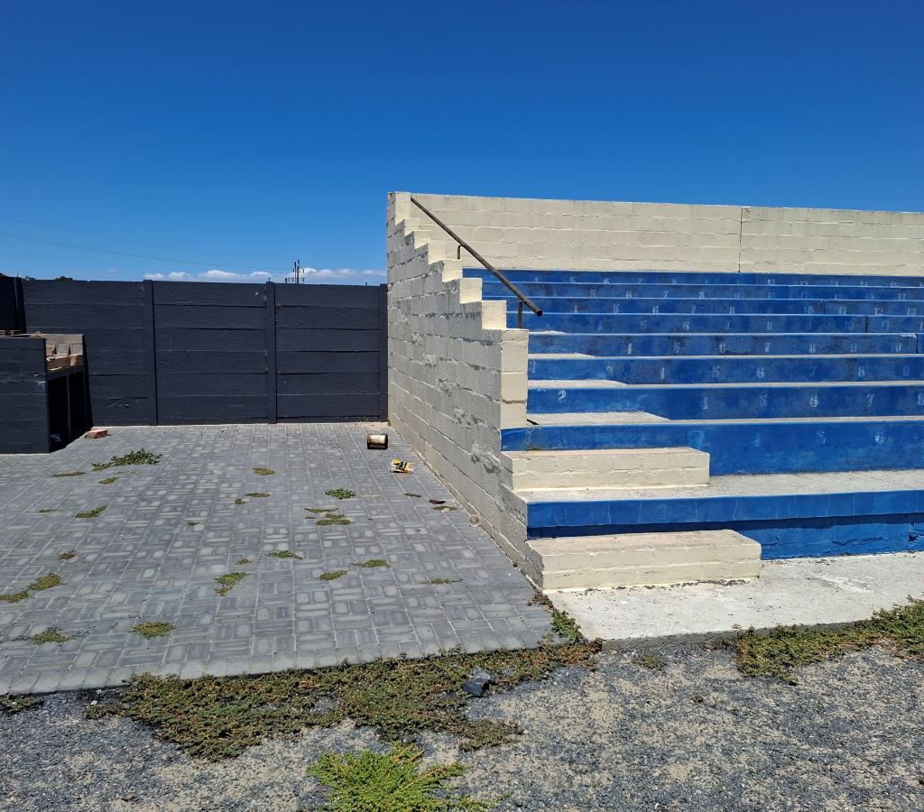 Wild Buggers Beach Buggy Club reserving grandstand seating at Killarney International Raceway for children from four homes attending their charity run.