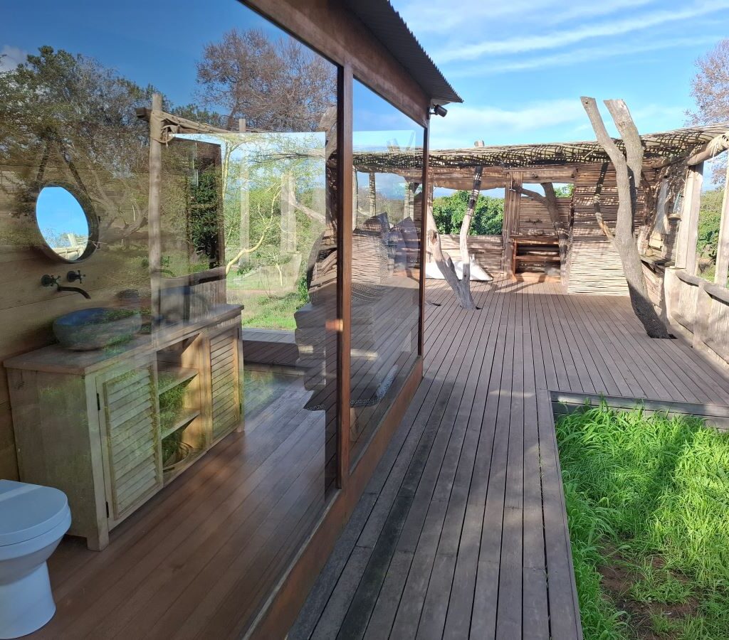 A final photo of the unique glass house in the "African Savanna" location, taken by a Wild Buggers club member during Tony & Sue's Run.