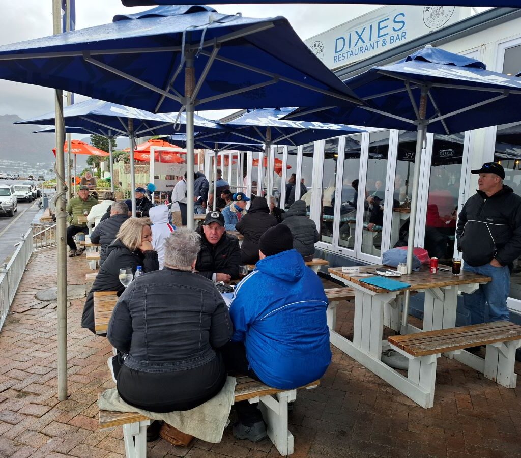 Wild Buggers club members settling down for brunch at Dixies Restaurant after 'Revving Up for the Lens' cruise
