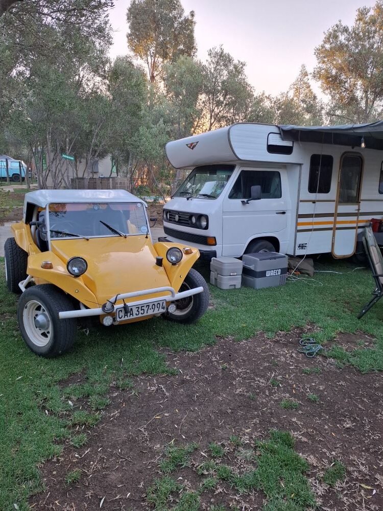 Jacques and Corale’s yellow beach buggy and white VW T3 campervan at Die Hut campsite.
