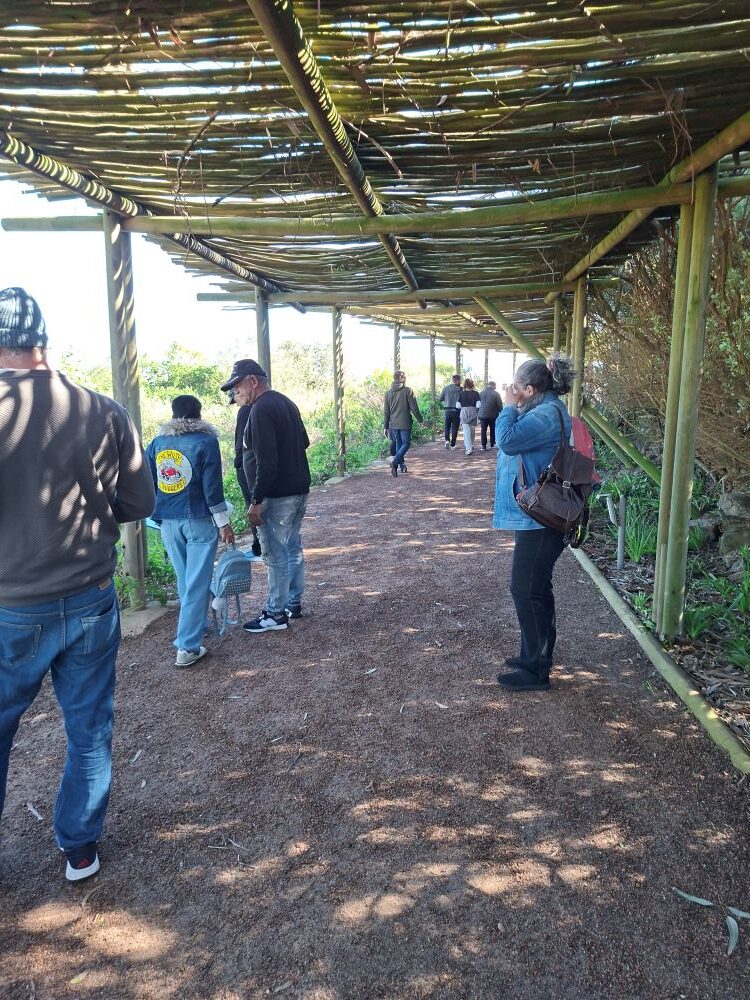Wild Buggers members walking around !Khwa ttu and doing some sightseeing during the West Coast cultural experience Run, taking in the San Heritage Centre and West Coast surroundings.